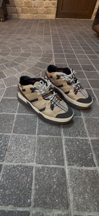 Оригинални обувки Burberry