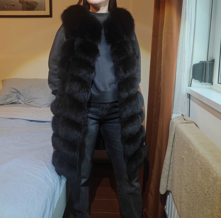 I will sell a vest made of natural sheepskin