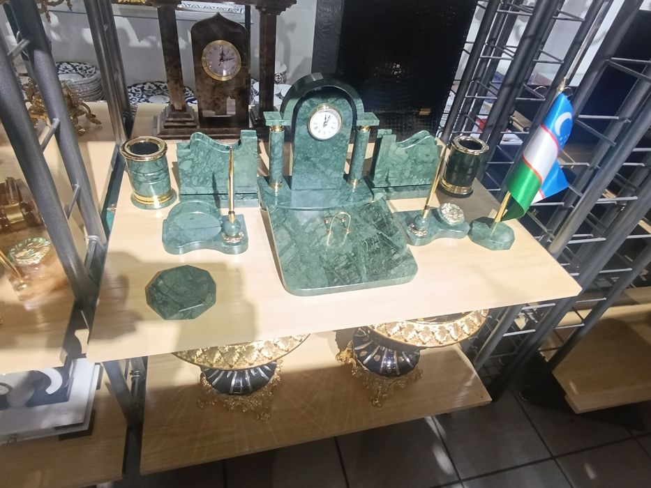 Хар хил турдаги сувенирлар табийтошдан килинган