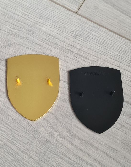 Emblema-Sigla-Logo-Stema-Capota-Porsche-Neagra-Clasica-Aurie-Cayenne-Panamera-Macan