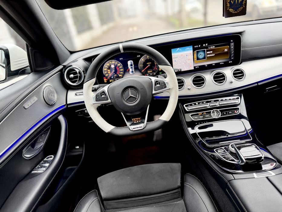 • Mercedes E220d 2016 - Packet Amg / Auto Deosebit / Parc Auto • Rate