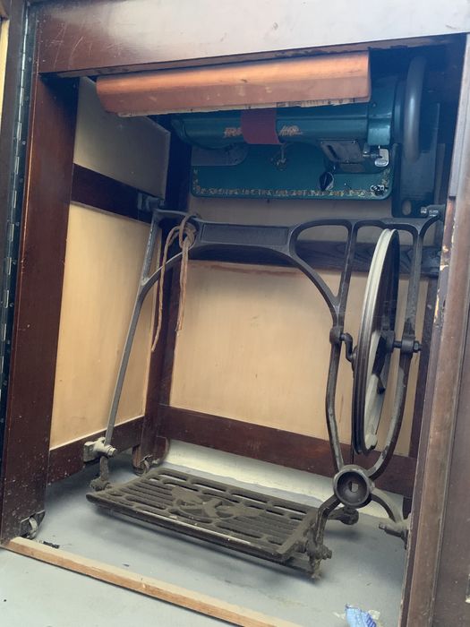 Швейная машинка историческая