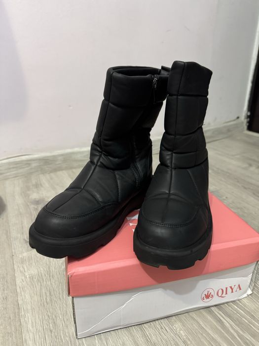 Продам сапожки женскую