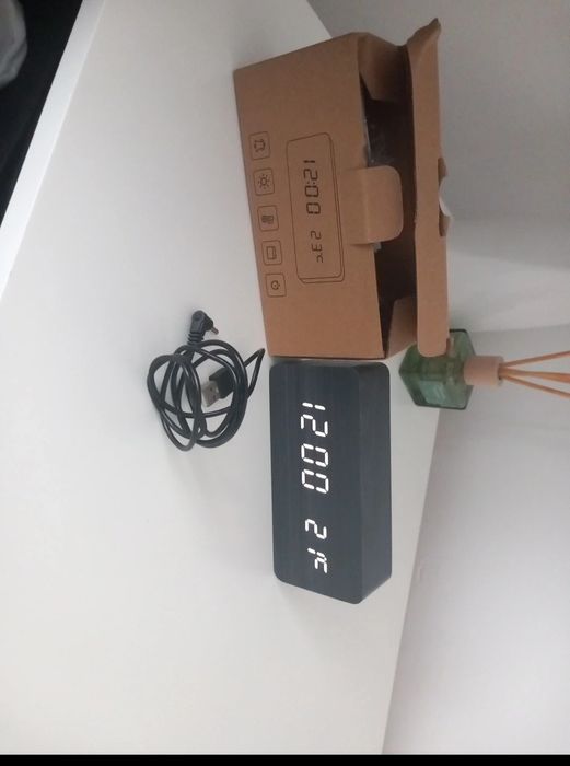 Ceas digital cu alarmă