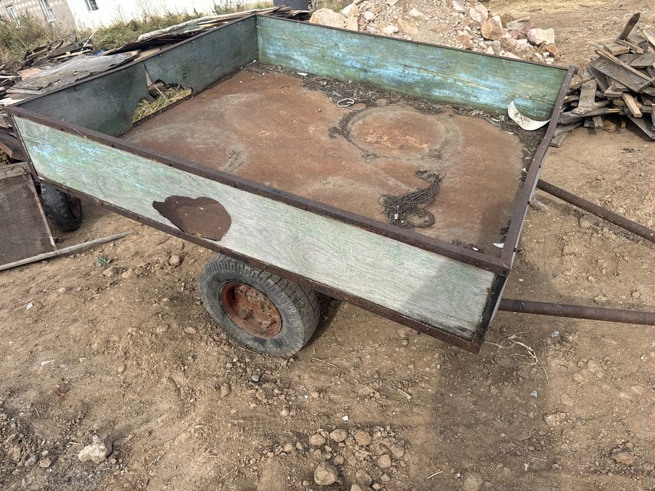 Продаётся прицеп Самодельный металлический прицеп.