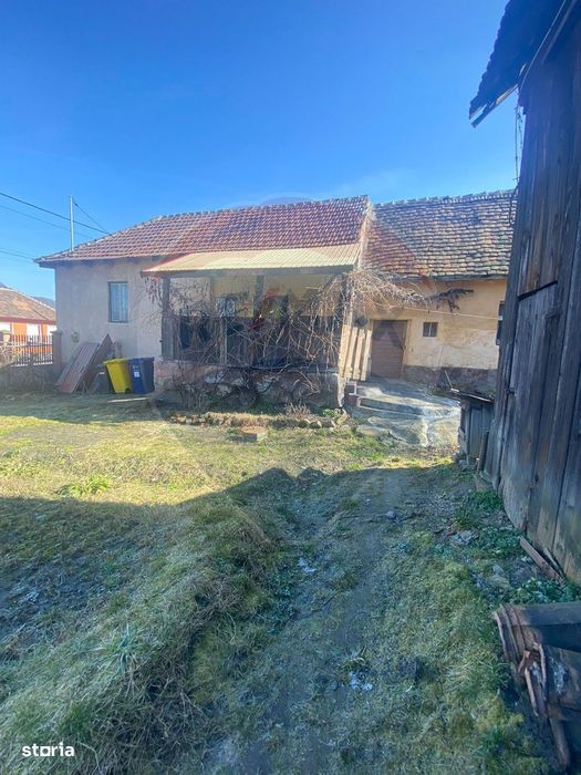 Casă veche de vânzare cu teren mare in Copsa Mica