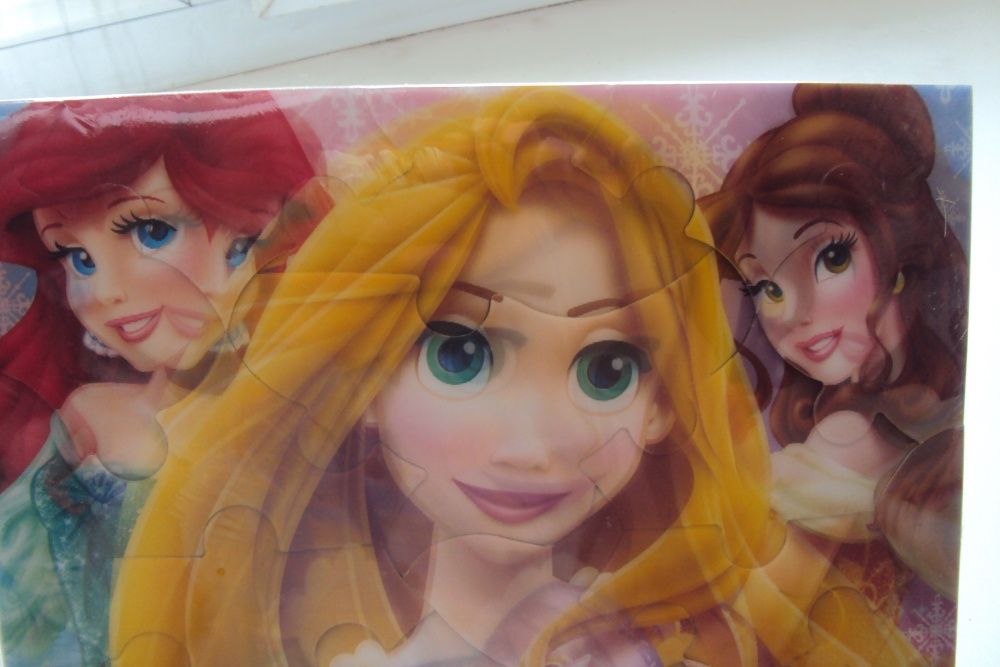 Пазл с принцессами (переливающиеся)