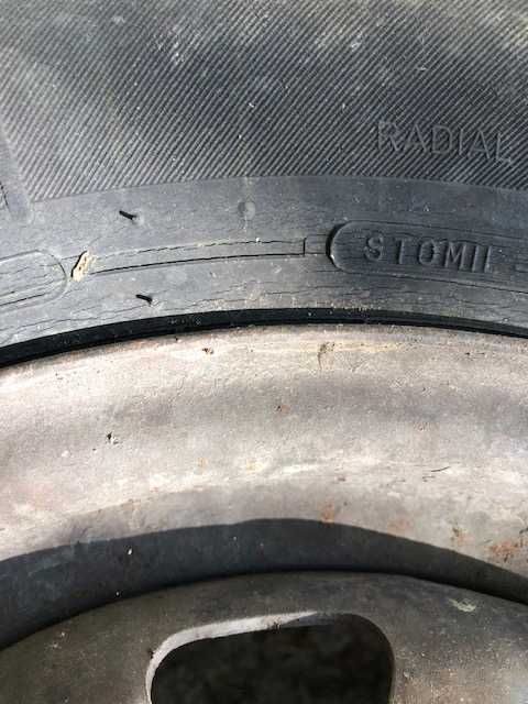 Евтини гуми с джанти 13 цола.  2 бр. от 2004 и 2 бр. от 2017 год.