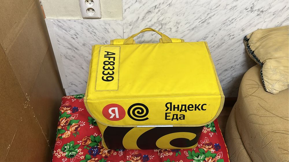 Продам яндекс сумку среднеем состаяние 8/10