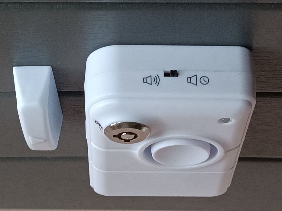 Аларма за врата с датчик