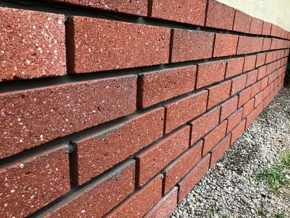Caramida aparenta (șamotă feliata roșie)