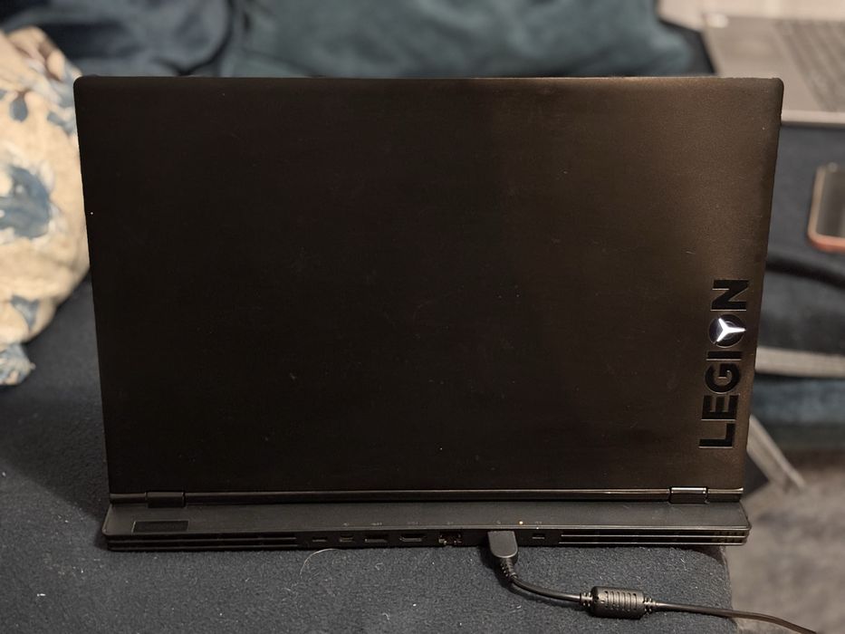 Laptop Lenovo Legion, model Y530