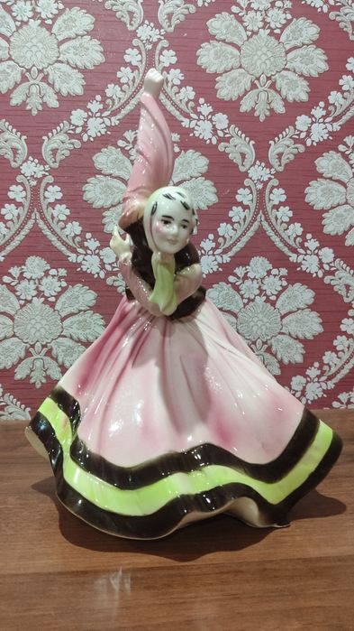 Фаянсовые статуэтки старой Германии.