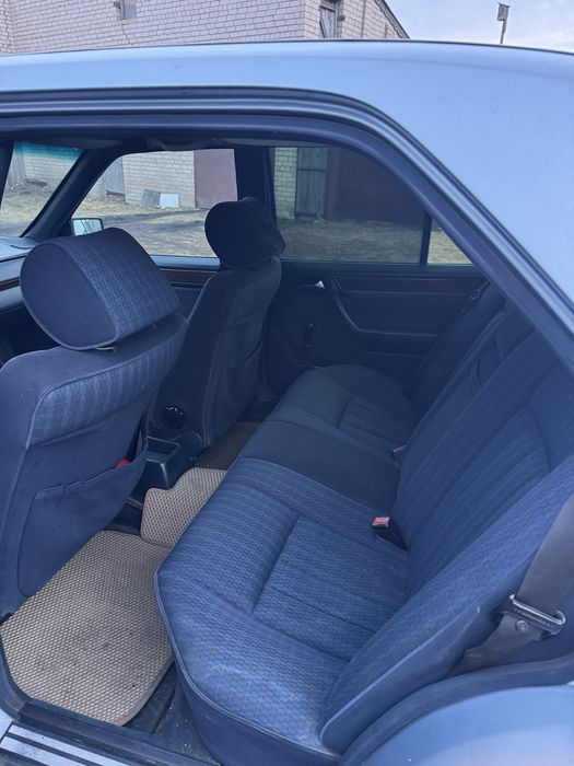 Mercedes-Benz w124
