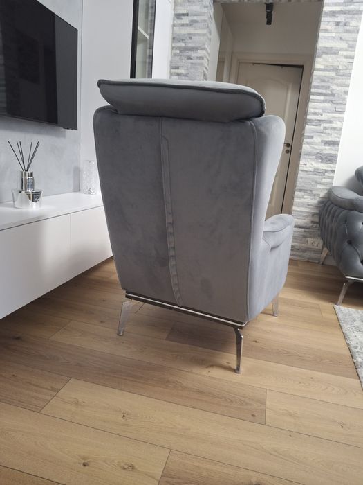 Vând fotoliu chesterfield si 4 scaune