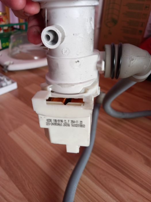 Пералня Ariston Hotpoint на части