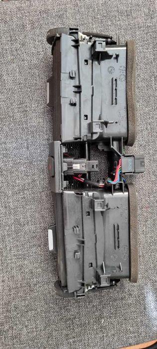 Grila ventilatie centrala ac BMW F20 F22 F30 F31 F32 F34 F36 facelift