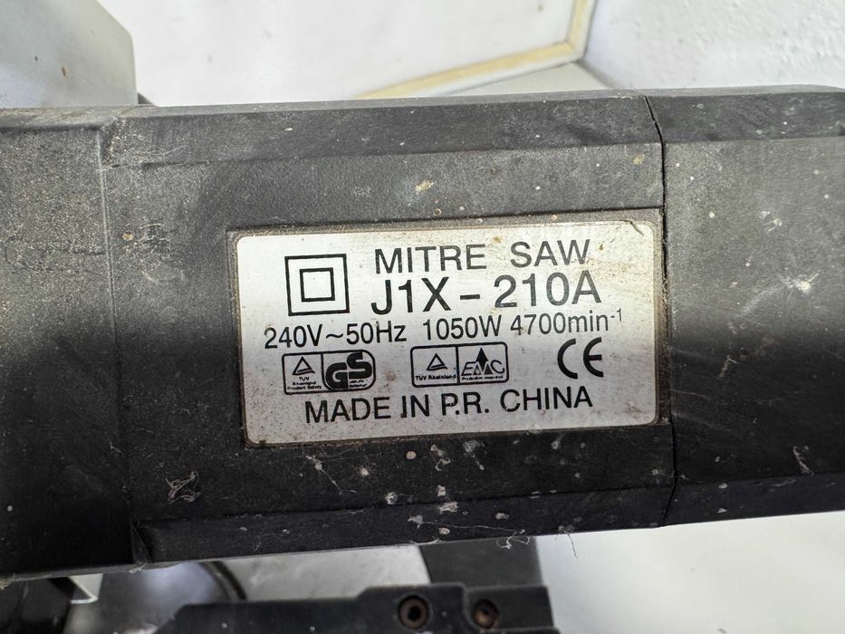 Циркуляр пендула - 1050W / 210mm