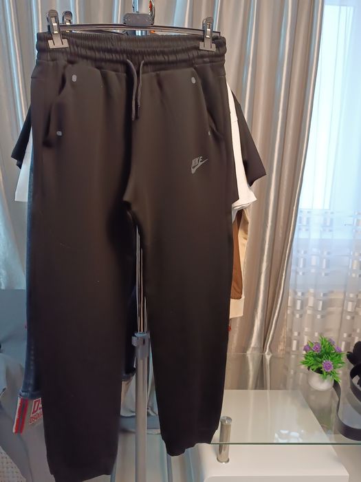 Pantaloni Nike tech pentru bărbați
