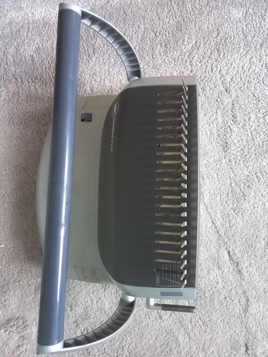 Ръчна подвързваща машина GCB CombBindC110