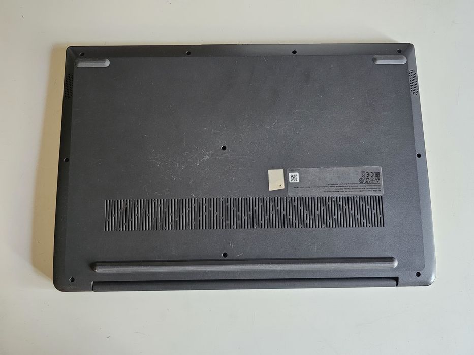 Laptop Lenovo v17 G3 IAP I7