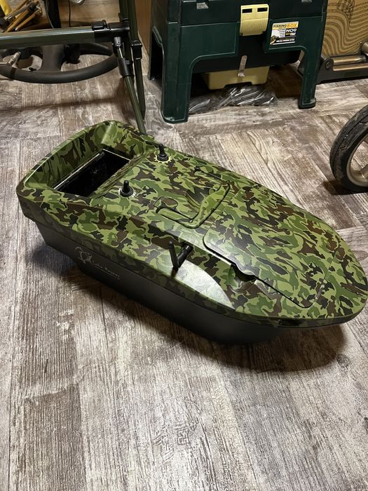 Лодка за захранка DEVICT