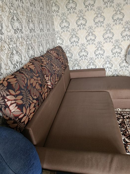 Продам угловой диван б/у,угол меняется