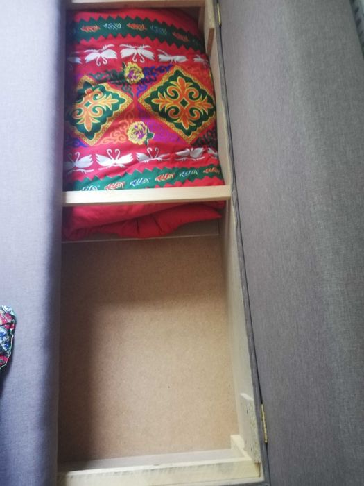 Недорого продам диван тройку