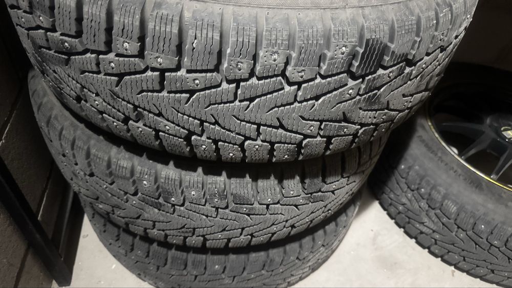 225/65R17 комплект зимних шин с дисками