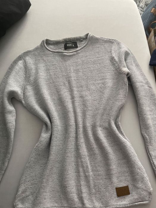 Pullovere de firma ,  25 lei