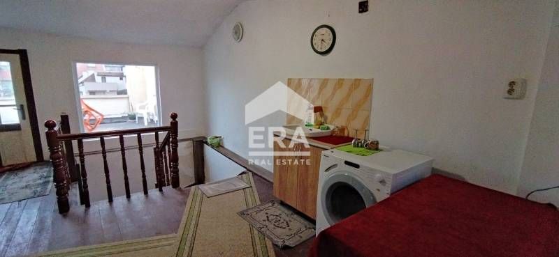 Дава се под наем Етаж от къща в Варна, Център - 80 кв.м за 318.75 € - Снимка #4