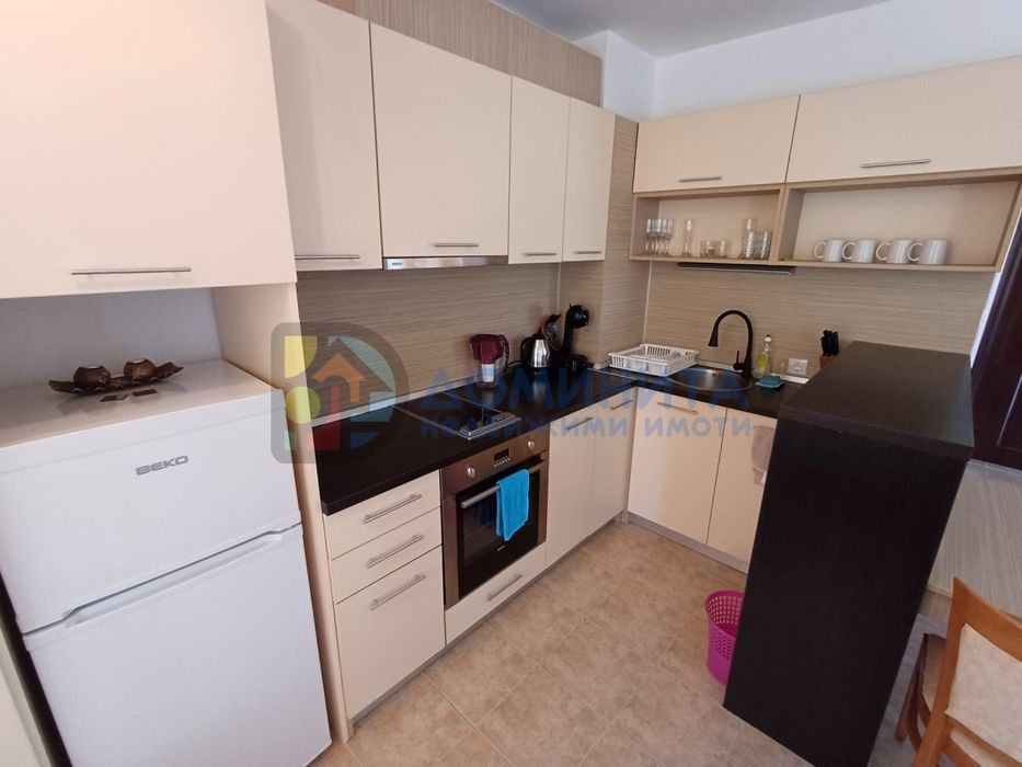 Просторен еднообемен апартамент на морския бряг.