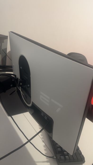 Vand monitor Alienware citeste descrierea