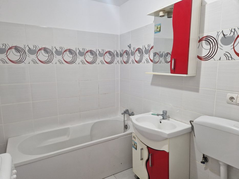 Inchiriez apartament
