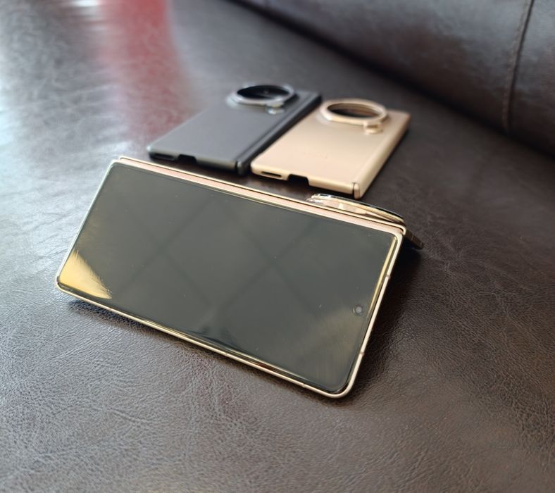 Honor Magic V5 Dawn Gold 16GB+512GB в гаранция + подаръци - бартер