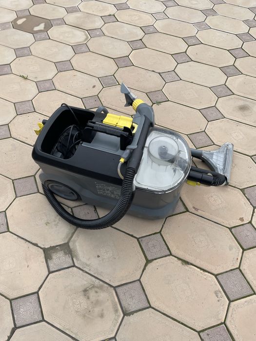 Karcher Puzzi 10/1 моющий пылесос.