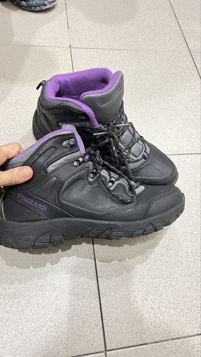 2 пары. Ботинки на 39 и 40 размер