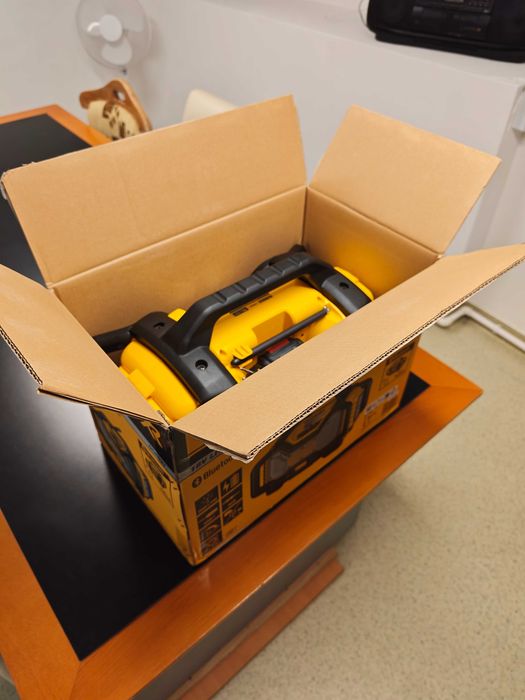 Radio cu statie de incarcare pentru acumulatori XR Li-Ion 18/54 V, DeWALT, DCR027