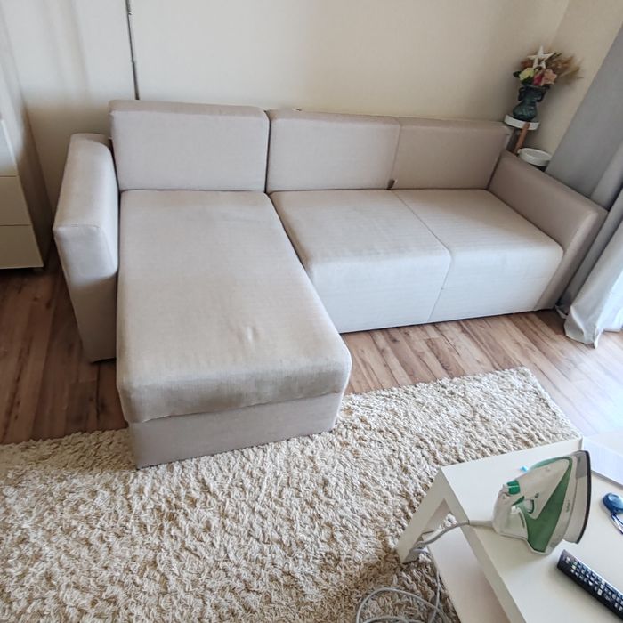 Colțar extensibil crem cu două lăzi de depozitare – stare foarte bună