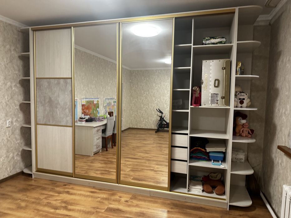 Встроенный шкаф до поталка