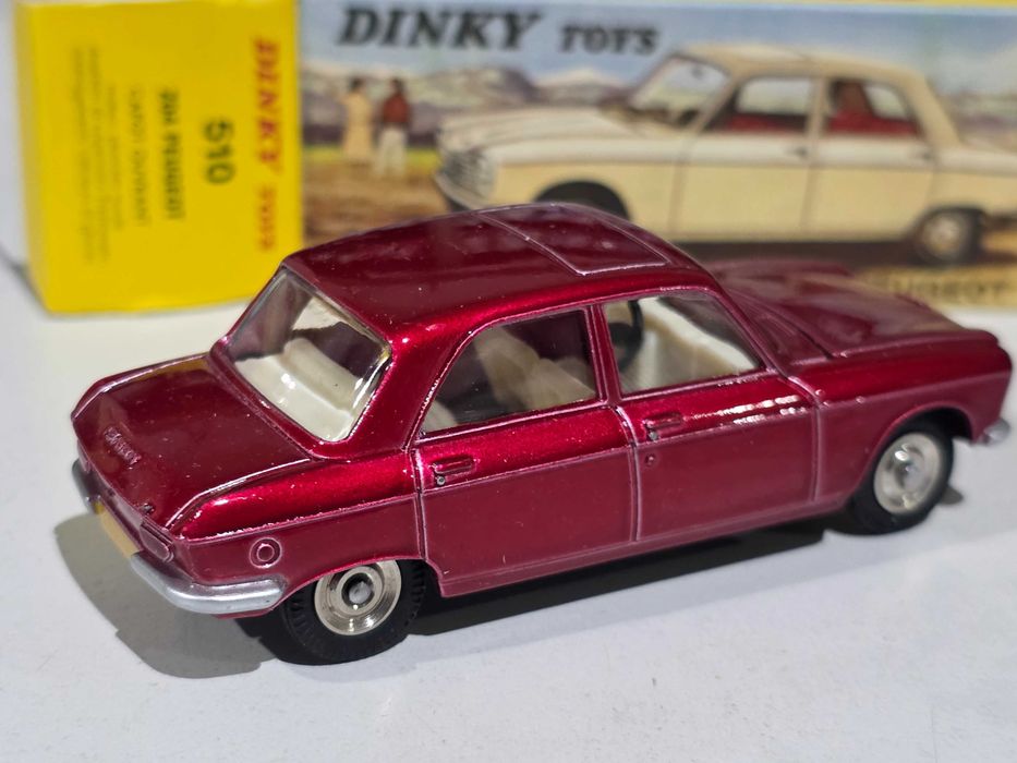 Macheta Auto Colectie 1/43 Dinky Toys Reeditie Atlas Peugeot 204