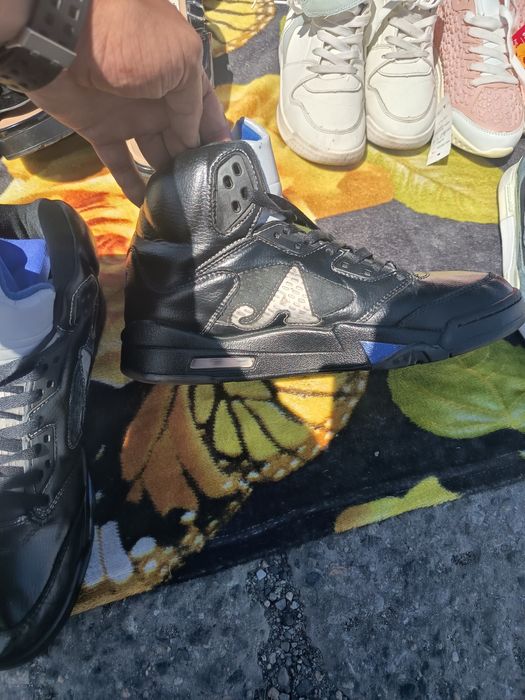 Vand Adidași de firma