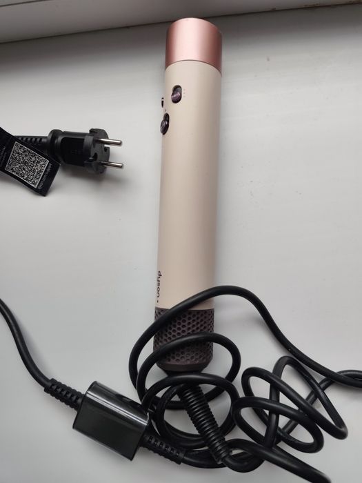 Продается фен dyson HS05