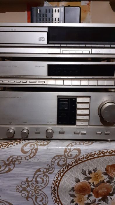 Linie Akai 52 statie si tuner sistem audio