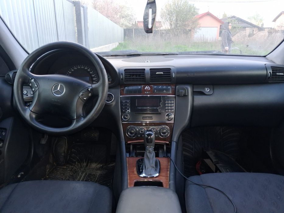 Vând Mercedes C220
