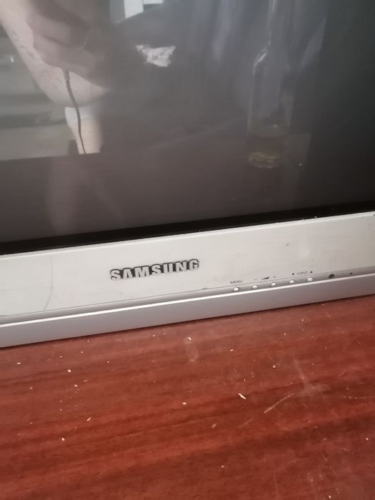 Телевизор самсунг работает дёшево