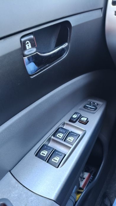 Vând Toyota Prius G2