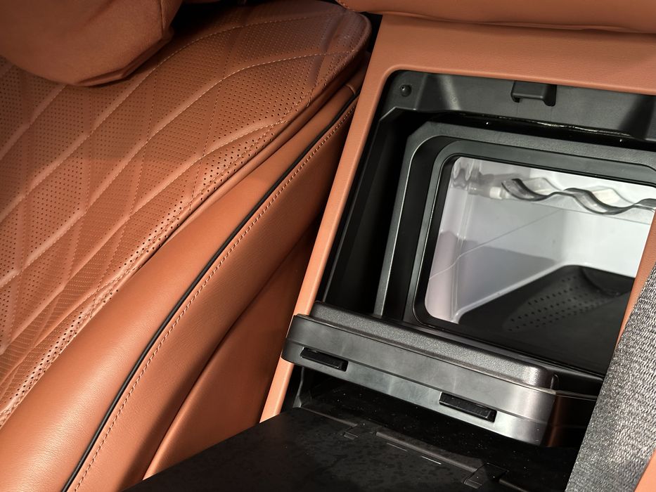 Mercedes benz W223 S500