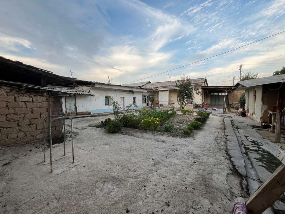 Yer sotiladi Oxunboboyevda