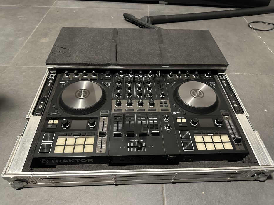 Consola Traktor S4 MK3